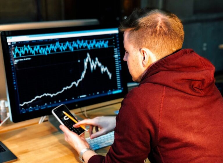 How To Make Money On The Side As An Employee