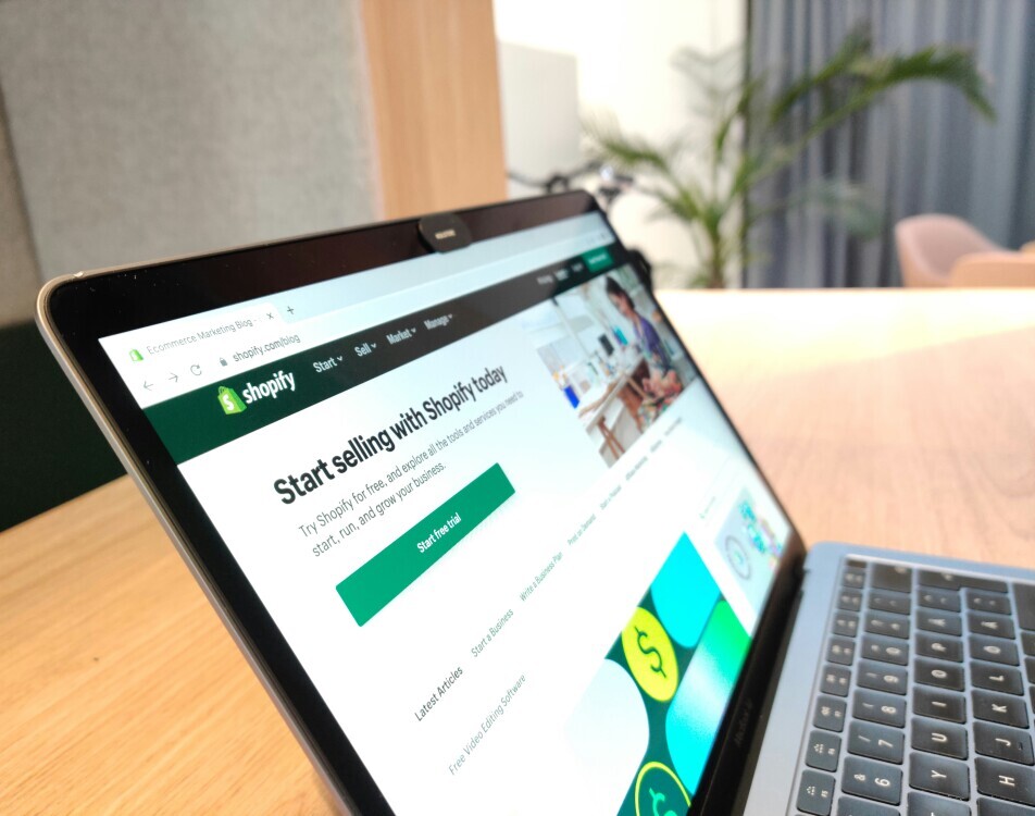 Investing in E-commerce: Building Your Online Store